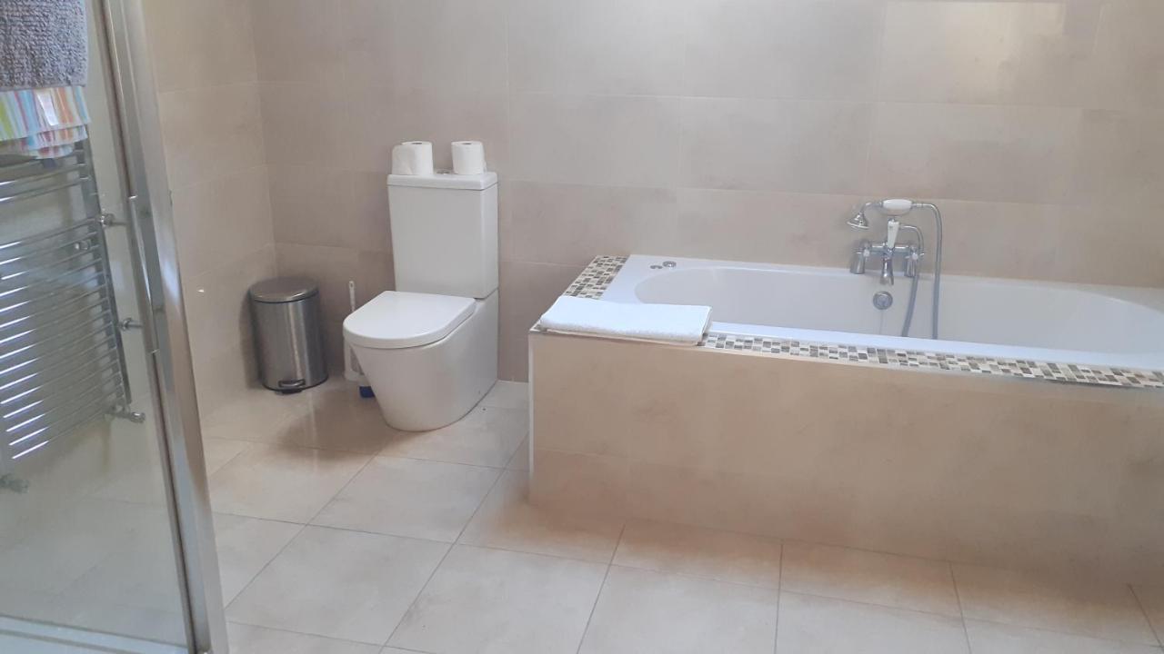 Single Or Twin Room In Lovely Country Residence Nobber Екстер'єр фото